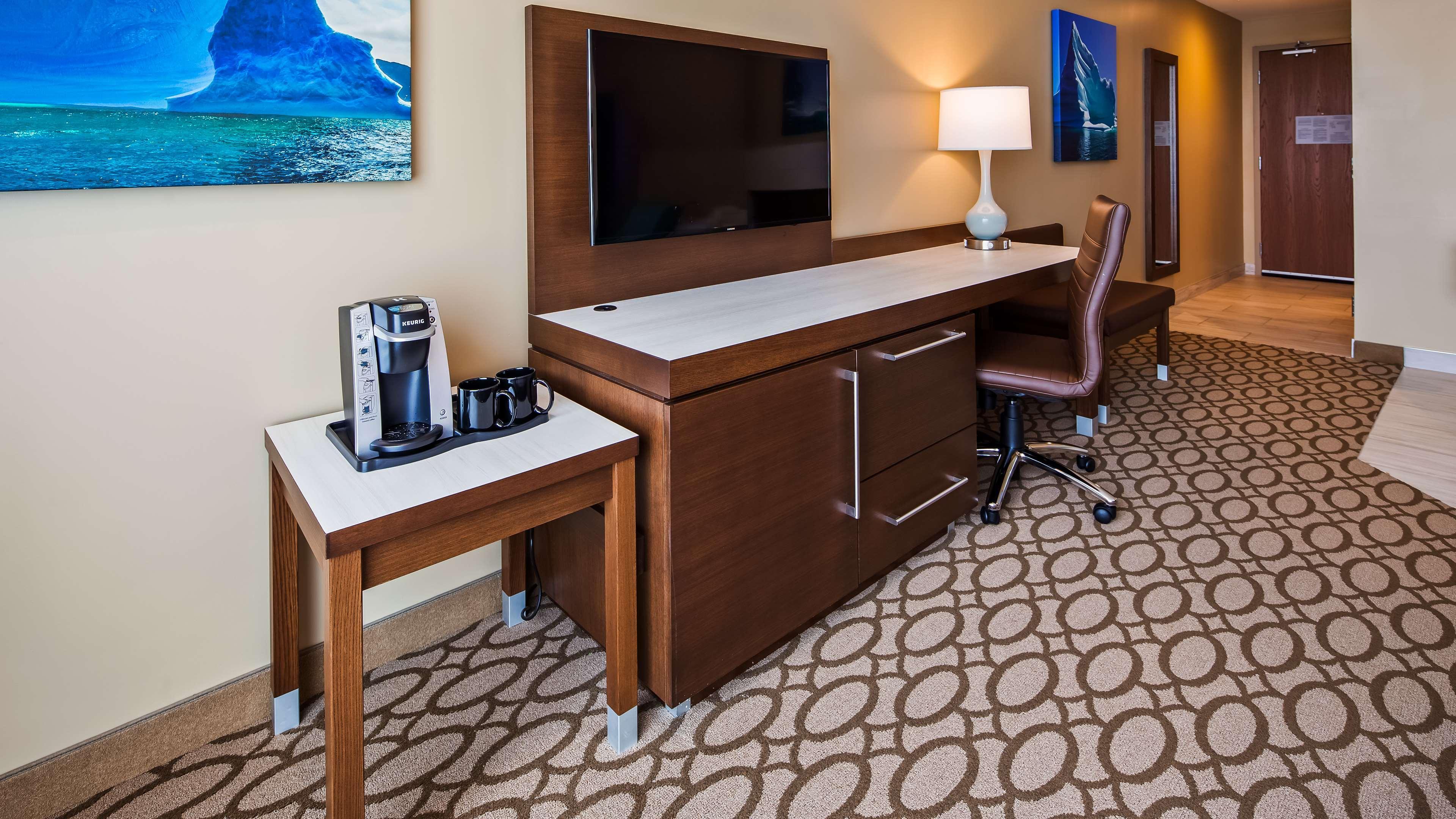 เบสต์ เวสเทิร์น พลัส เซนต์จอห์นแอร์พอร์ต โฮเต็ล แอนด์ สวีท Hotel ภายนอก รูปภาพ