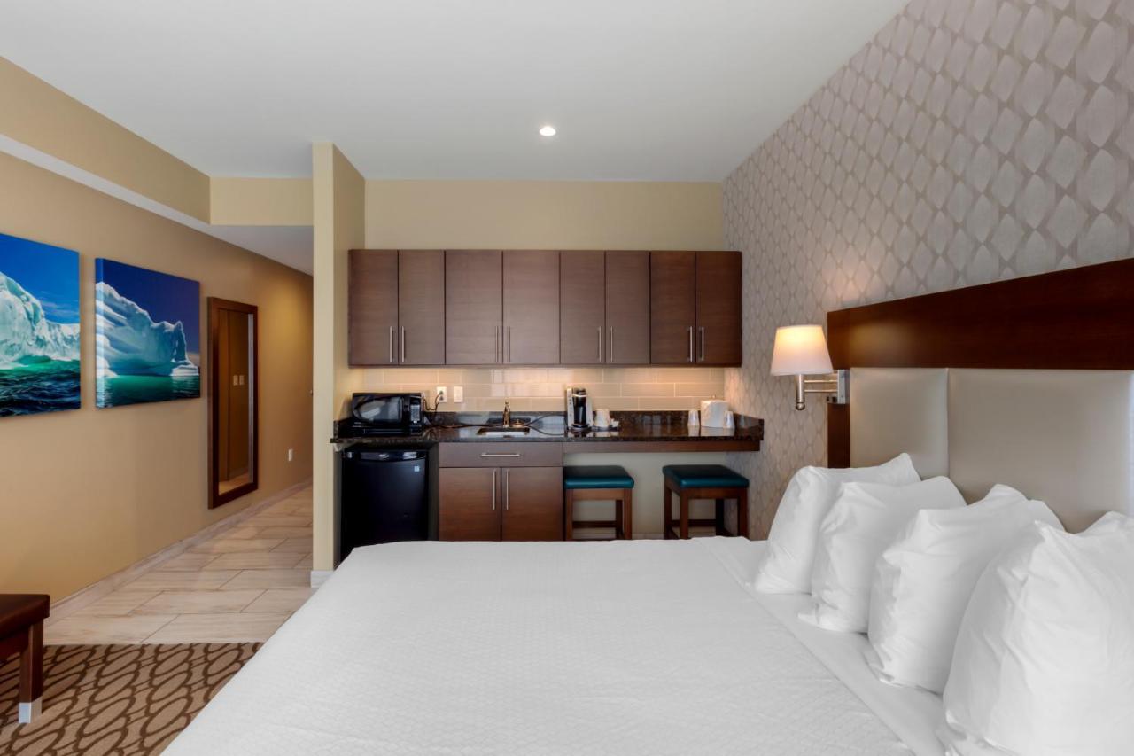 เบสต์ เวสเทิร์น พลัส เซนต์จอห์นแอร์พอร์ต โฮเต็ล แอนด์ สวีท Hotel ภายนอก รูปภาพ
