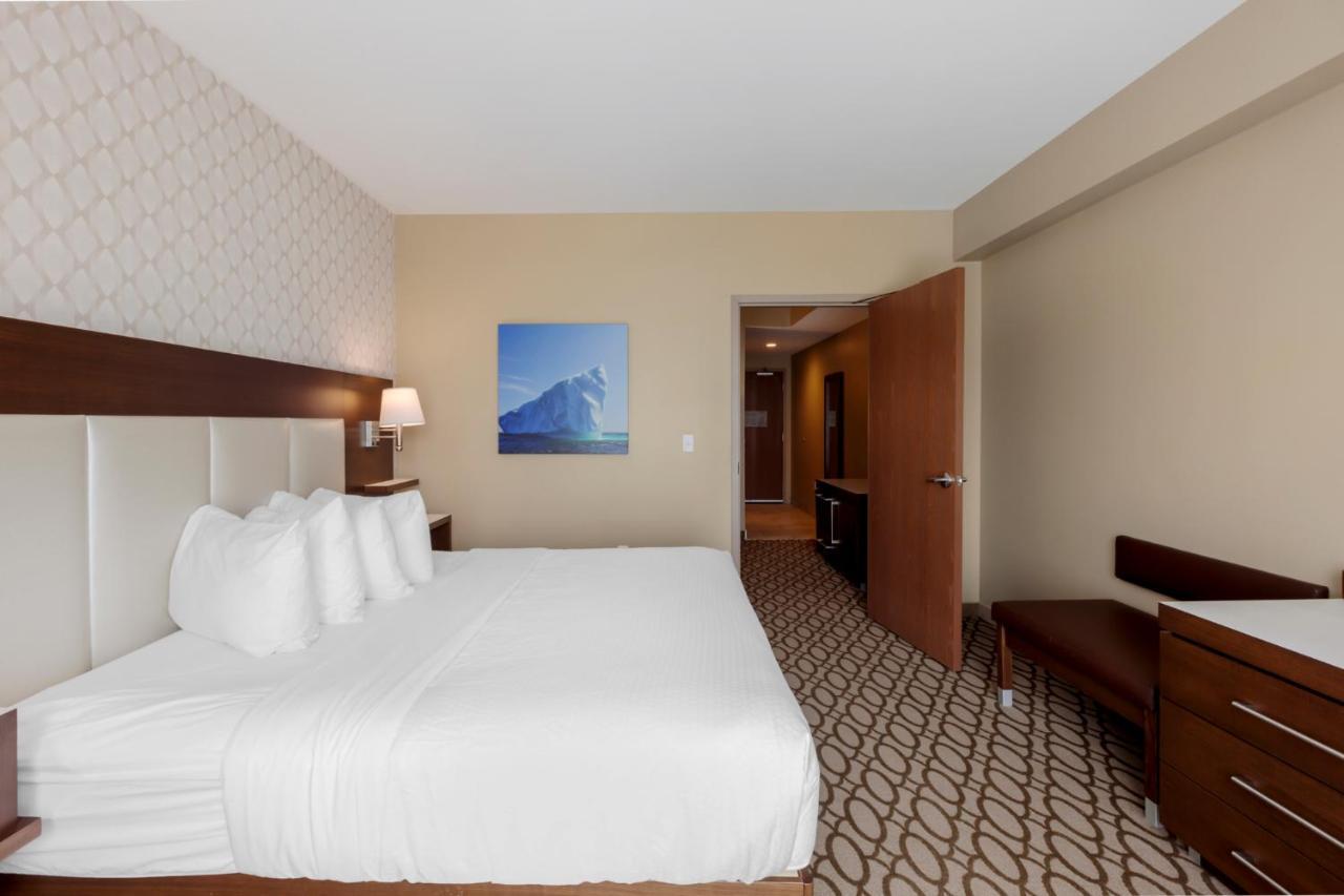 เบสต์ เวสเทิร์น พลัส เซนต์จอห์นแอร์พอร์ต โฮเต็ล แอนด์ สวีท Hotel ภายนอก รูปภาพ