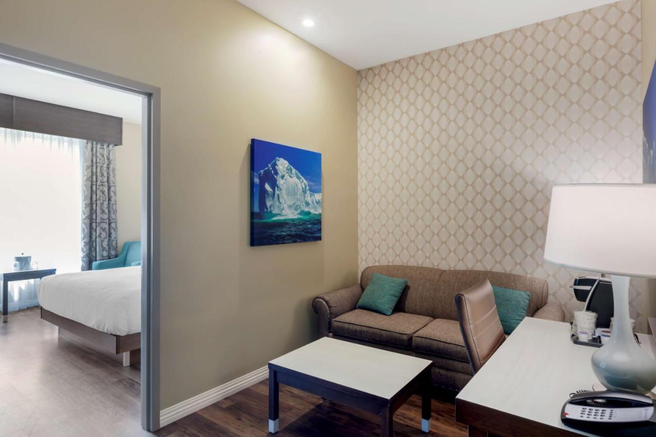 เบสต์ เวสเทิร์น พลัส เซนต์จอห์นแอร์พอร์ต โฮเต็ล แอนด์ สวีท Hotel ภายนอก รูปภาพ
